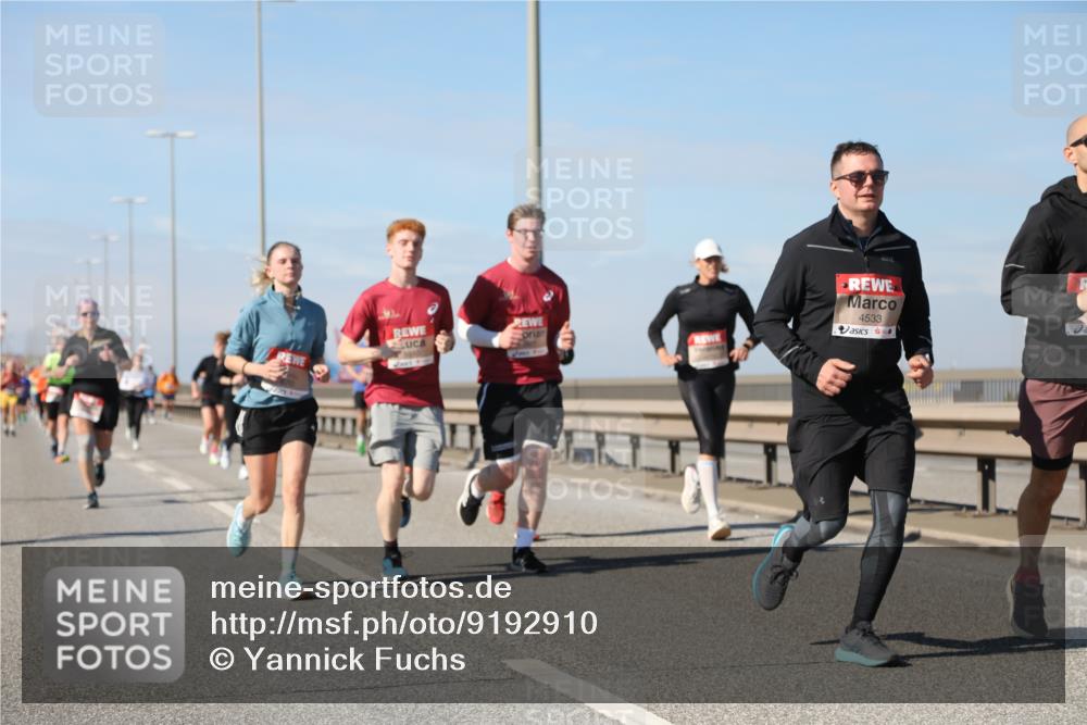 03.10.2025 - Köhlbrandbrückenlauf Yannick Fuchs http://msf.ph/oto/9192910 03.10.2025 11:54:32 Position 3 4533 meine-sportfotos.de