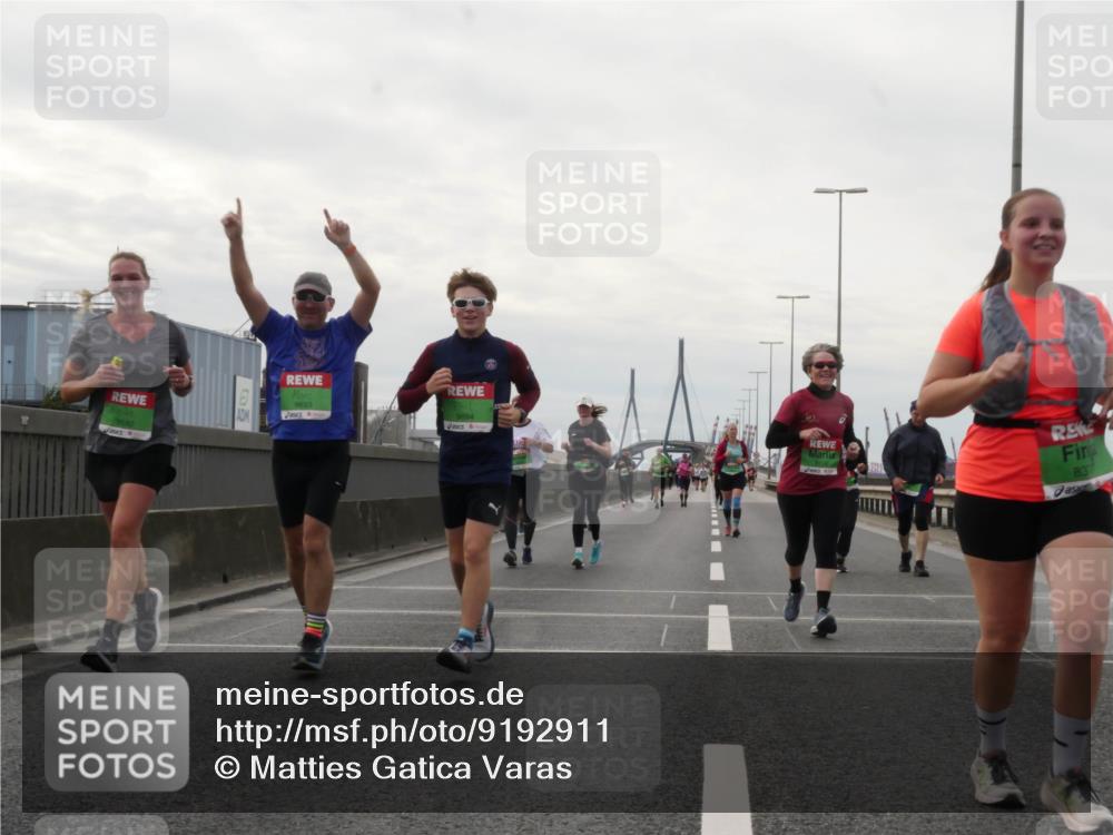 03.10.2025 - Köhlbrandbrückenlauf Matties Gatica Varas http://msf.ph/oto/9192911 03.10.2025 16:12:28 Position 3 9693, 83 meine-sportfotos.de