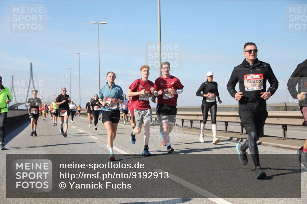 03.10.2025 - Köhlbrandbrückenlauf Yannick Fuchs http://msf.ph/oto/9192913 03.10.2025 11:54:32 Position 3 4533 meine-sportfotos.de