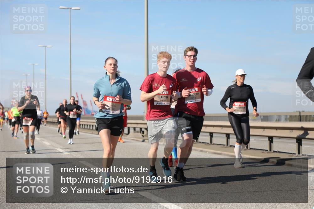 03.10.2025 - Köhlbrandbrückenlauf Yannick Fuchs http://msf.ph/oto/9192916 03.10.2025 11:54:33 Position 3 6763, 5910, 5911, 4873 meine-sportfotos.de