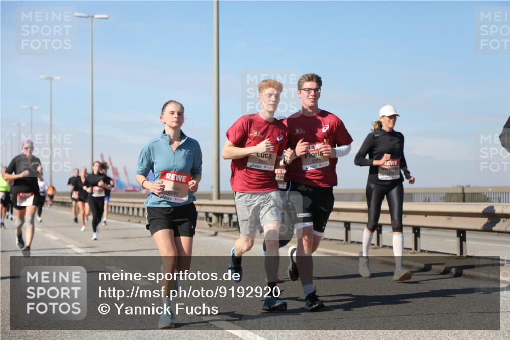 03.10.2025 - Köhlbrandbrückenlauf Yannick Fuchs http://msf.ph/oto/9192920 03.10.2025 11:54:33 Position 3 6763, 5910, 5911 meine-sportfotos.de
