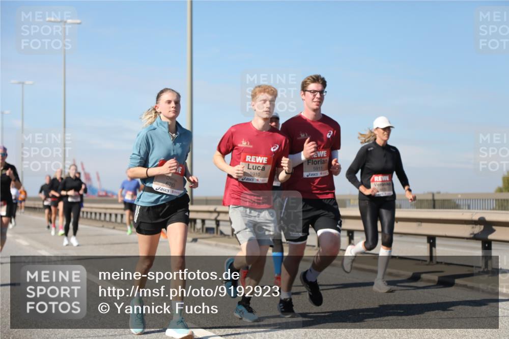 03.10.2025 - Köhlbrandbrückenlauf Yannick Fuchs http://msf.ph/oto/9192923 03.10.2025 11:54:33 Position 3 6763, 5910, 5911 meine-sportfotos.de