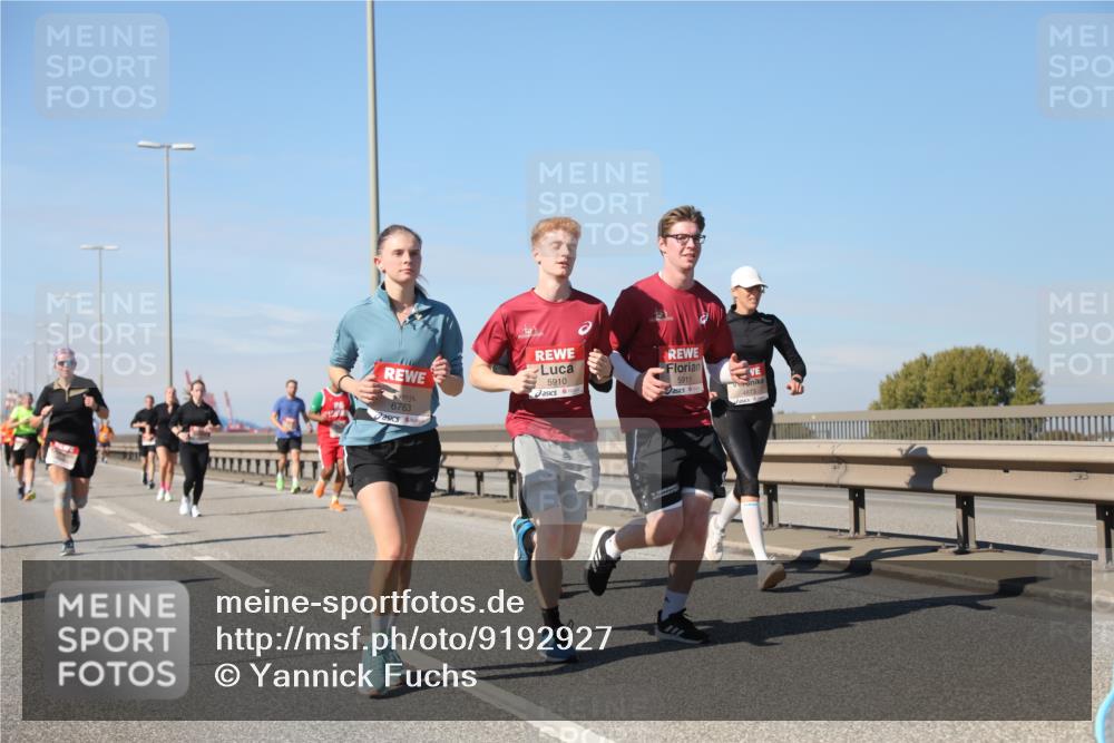 03.10.2025 - Köhlbrandbrückenlauf Yannick Fuchs http://msf.ph/oto/9192927 03.10.2025 11:54:33 Position 3 6763, 5910, 5911, 4873 meine-sportfotos.de