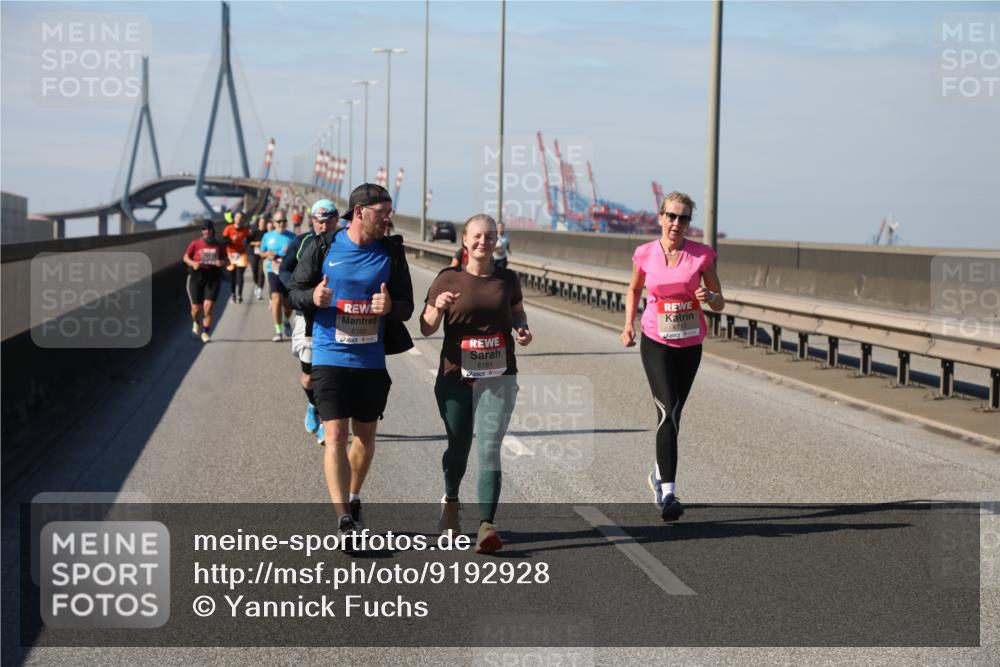 03.10.2025 - Köhlbrandbrückenlauf Yannick Fuchs http://msf.ph/oto/9192928 03.10.2025 12:15:20 Position 3 6160, 6161, 6711 meine-sportfotos.de