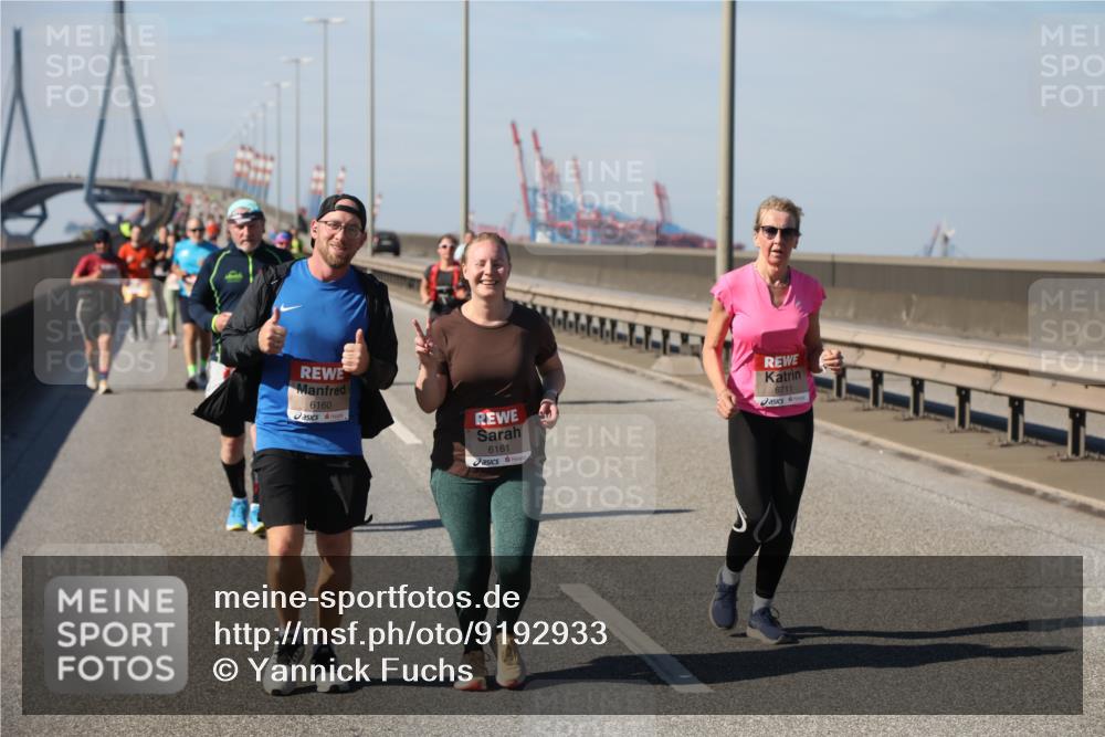 03.10.2025 - Köhlbrandbrückenlauf Yannick Fuchs http://msf.ph/oto/9192933 03.10.2025 12:15:20 Position 3 6160, 6161, 6711 meine-sportfotos.de