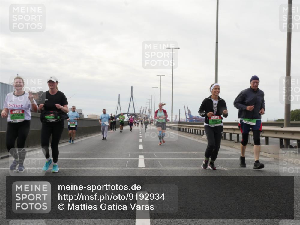 03.10.2025 - Köhlbrandbrückenlauf Matties Gatica Varas http://msf.ph/oto/9192934 03.10.2025 16:12:31 Position 3  meine-sportfotos.de