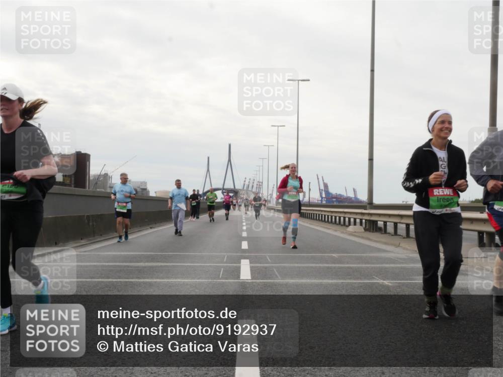 03.10.2025 - Köhlbrandbrückenlauf Matties Gatica Varas http://msf.ph/oto/9192937 03.10.2025 16:12:32 Position 3 820 meine-sportfotos.de
