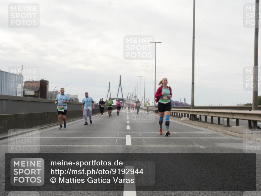 03.10.2025 - Köhlbrandbrückenlauf Matties Gatica Varas http://msf.ph/oto/9192944 03.10.2025 16:12:34 Position 3  meine-sportfotos.de