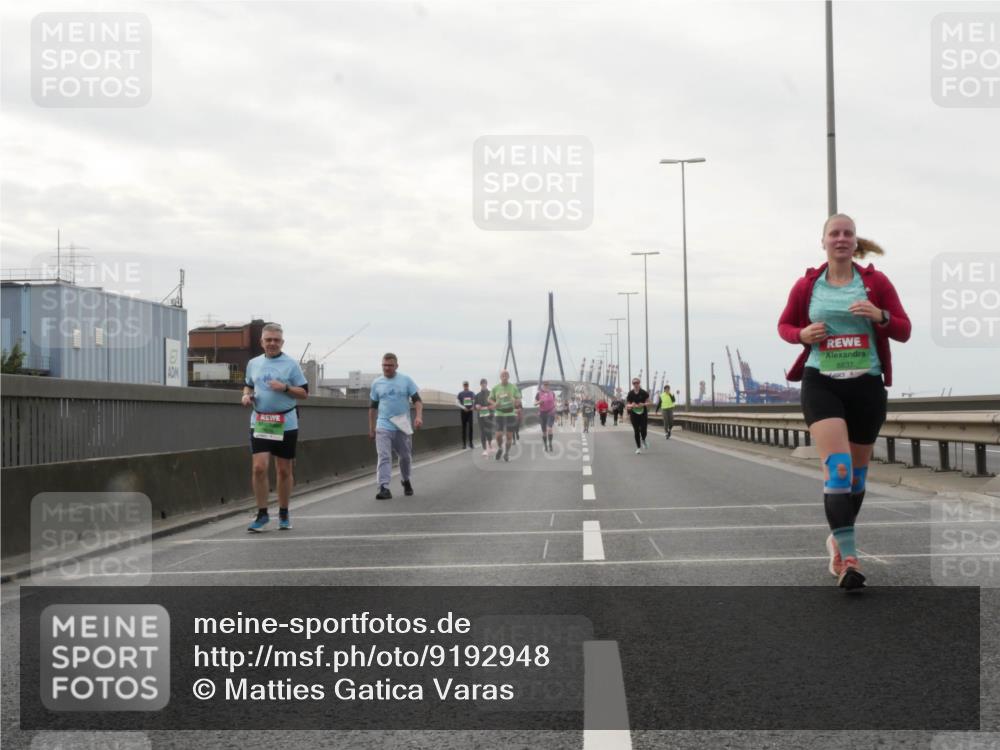 03.10.2025 - Köhlbrandbrückenlauf Matties Gatica Varas http://msf.ph/oto/9192948 03.10.2025 16:12:35 Position 3 8837 meine-sportfotos.de