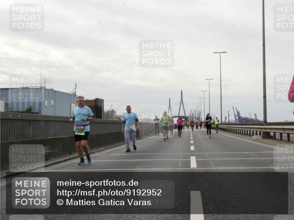 03.10.2025 - Köhlbrandbrückenlauf Matties Gatica Varas http://msf.ph/oto/9192952 03.10.2025 16:12:36 Position 3  meine-sportfotos.de