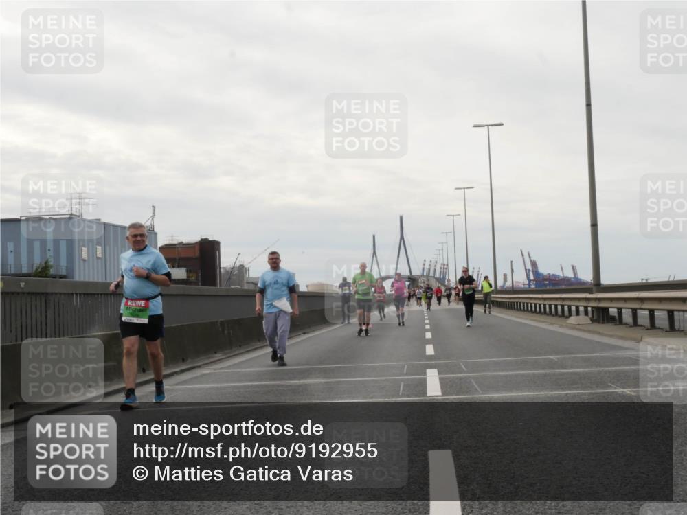 03.10.2025 - Köhlbrandbrückenlauf Matties Gatica Varas http://msf.ph/oto/9192955 03.10.2025 16:12:37 Position 3  meine-sportfotos.de
