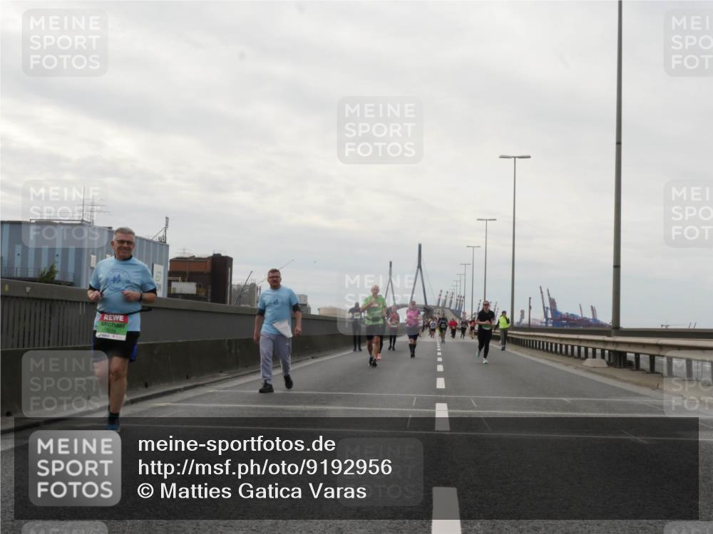 03.10.2025 - Köhlbrandbrückenlauf Matties Gatica Varas http://msf.ph/oto/9192956 03.10.2025 16:12:37 Position 3  meine-sportfotos.de