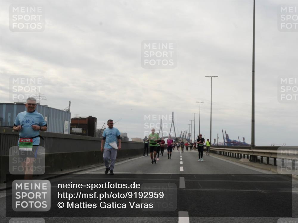 03.10.2025 - Köhlbrandbrückenlauf Matties Gatica Varas http://msf.ph/oto/9192959 03.10.2025 16:12:38 Position 3  meine-sportfotos.de