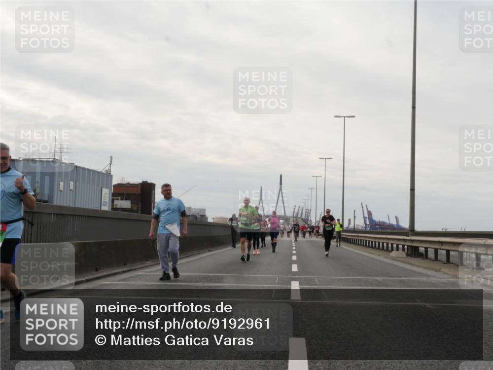 03.10.2025 - Köhlbrandbrückenlauf Matties Gatica Varas http://msf.ph/oto/9192961 03.10.2025 16:12:38 Position 3  meine-sportfotos.de