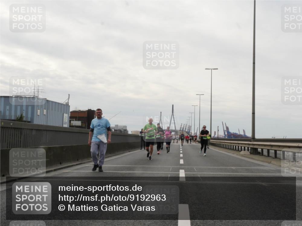 03.10.2025 - Köhlbrandbrückenlauf Matties Gatica Varas http://msf.ph/oto/9192963 03.10.2025 16:12:39 Position 3  meine-sportfotos.de