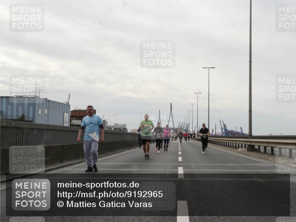 03.10.2025 - Köhlbrandbrückenlauf Matties Gatica Varas http://msf.ph/oto/9192965 03.10.2025 16:12:39 Position 3  meine-sportfotos.de