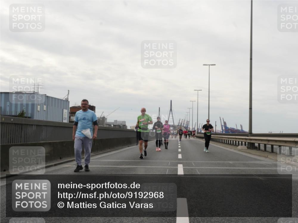 03.10.2025 - Köhlbrandbrückenlauf Matties Gatica Varas http://msf.ph/oto/9192968 03.10.2025 16:12:40 Position 3  meine-sportfotos.de