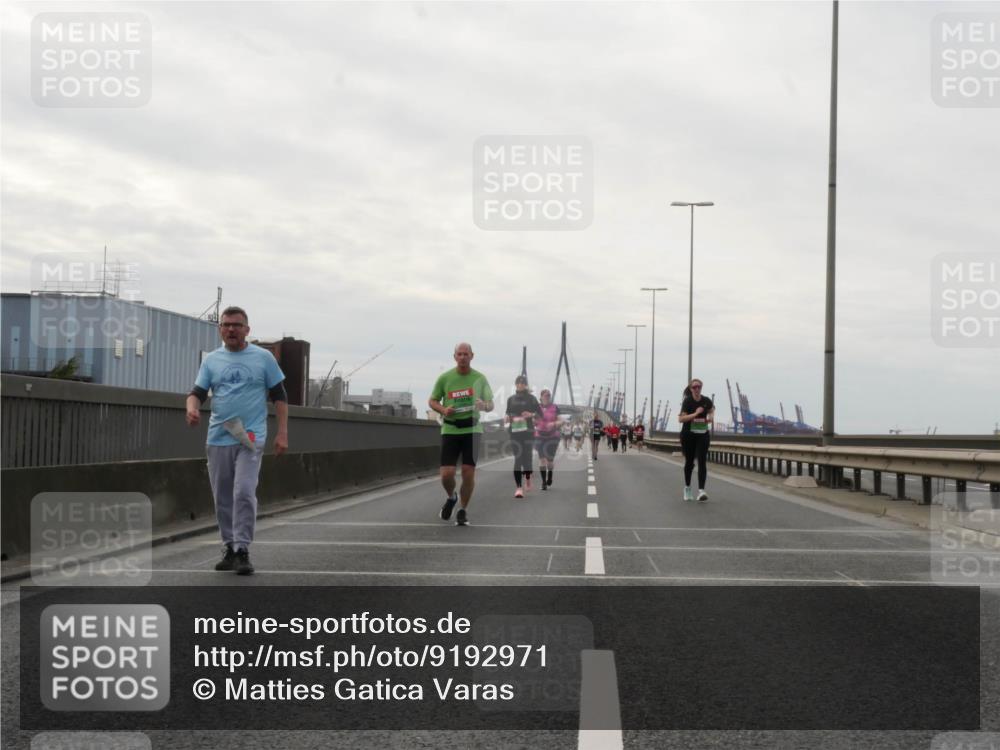 03.10.2025 - Köhlbrandbrückenlauf Matties Gatica Varas http://msf.ph/oto/9192971 03.10.2025 16:12:40 Position 3  meine-sportfotos.de
