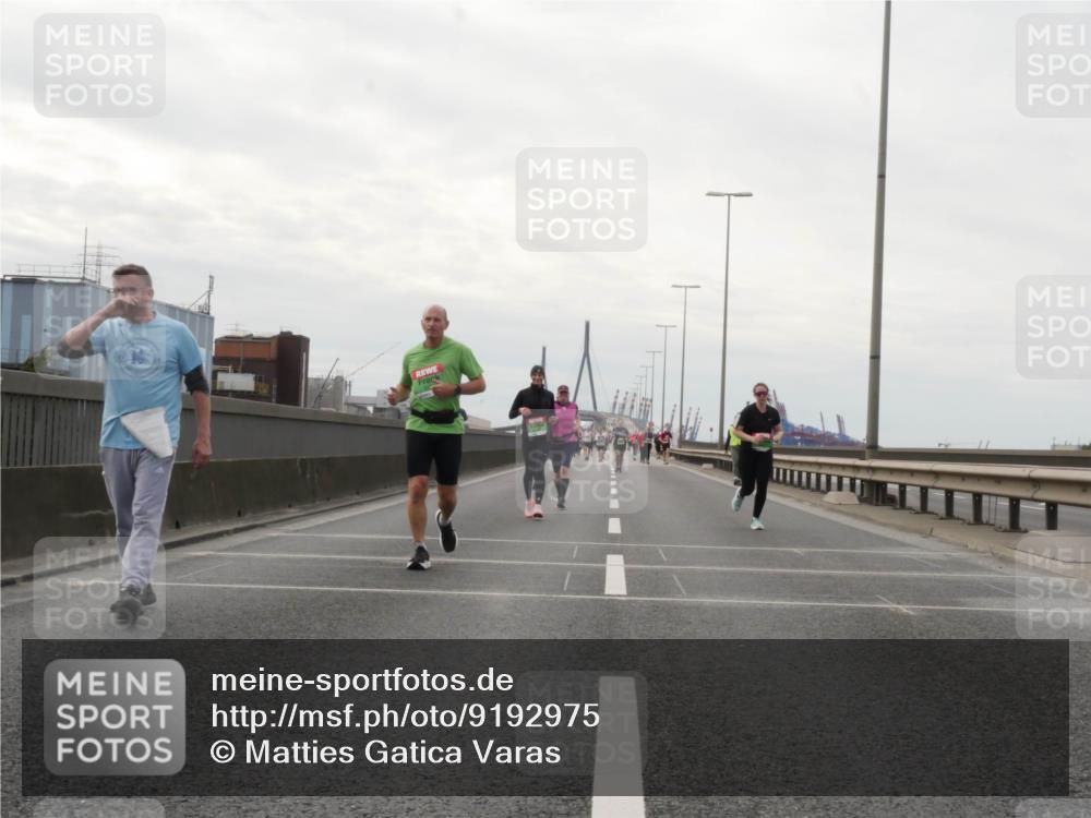 03.10.2025 - Köhlbrandbrückenlauf Matties Gatica Varas http://msf.ph/oto/9192975 03.10.2025 16:12:41 Position 3  meine-sportfotos.de