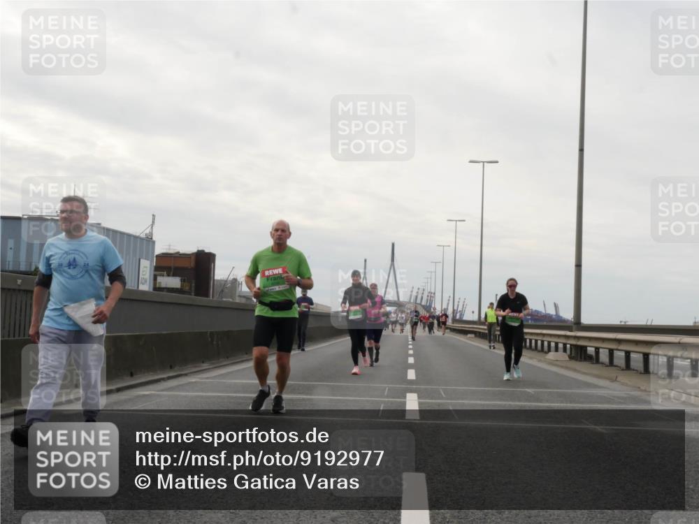 03.10.2025 - Köhlbrandbrückenlauf Matties Gatica Varas http://msf.ph/oto/9192977 03.10.2025 16:12:42 Position 3  meine-sportfotos.de