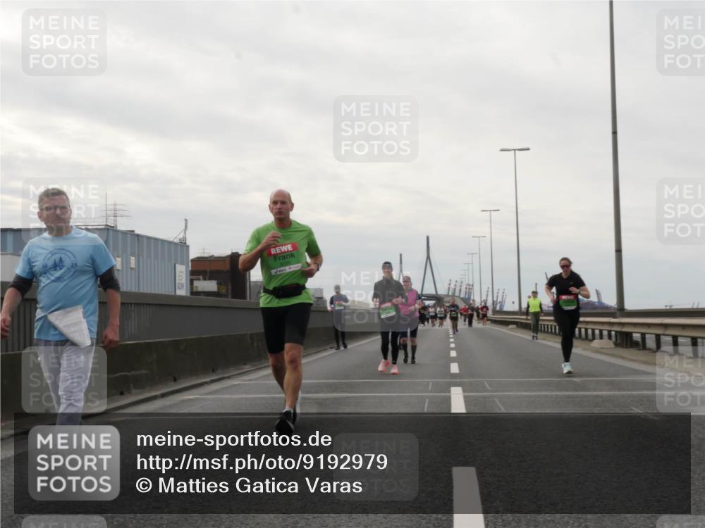 03.10.2025 - Köhlbrandbrückenlauf Matties Gatica Varas http://msf.ph/oto/9192979 03.10.2025 16:12:42 Position 3  meine-sportfotos.de
