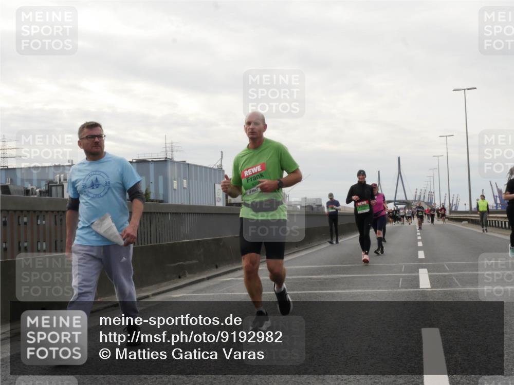 03.10.2025 - Köhlbrandbrückenlauf Matties Gatica Varas http://msf.ph/oto/9192982 03.10.2025 16:12:43 Position 3 20, 8200 meine-sportfotos.de