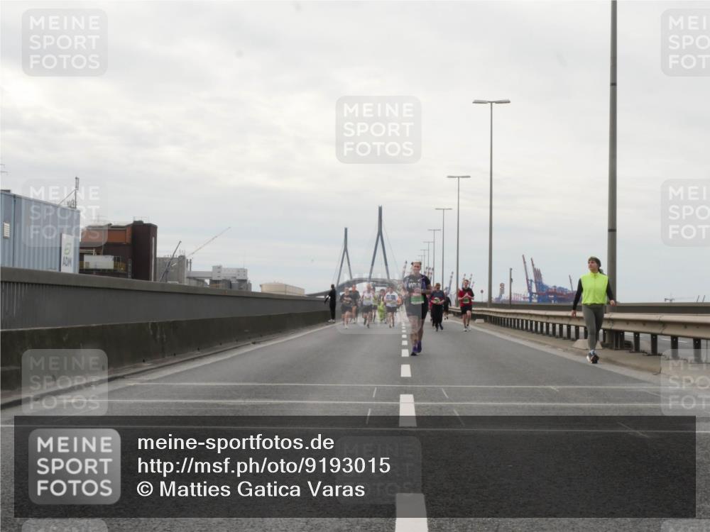 03.10.2025 - Köhlbrandbrückenlauf Matties Gatica Varas http://msf.ph/oto/9193015 03.10.2025 16:12:52 Position 3  meine-sportfotos.de