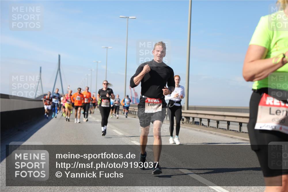 03.10.2025 - Köhlbrandbrückenlauf Yannick Fuchs http://msf.ph/oto/9193037 03.10.2025 11:54:41 Position 3 5640, 6363 meine-sportfotos.de