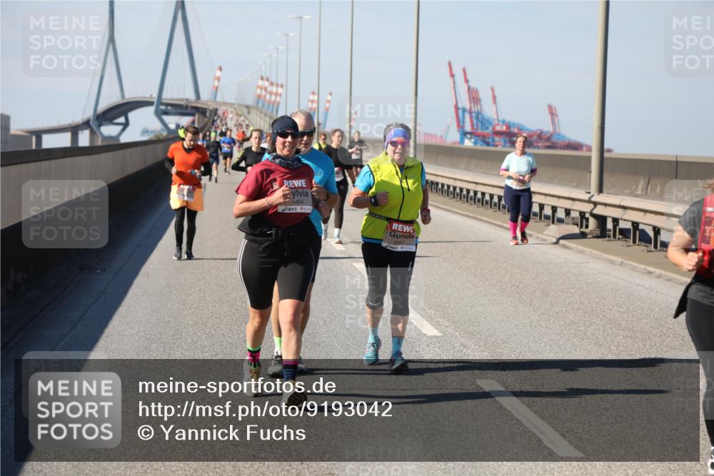 03.10.2025 - Köhlbrandbrückenlauf Yannick Fuchs http://msf.ph/oto/9193042 03.10.2025 12:15:28 Position 3 5464, 6463 meine-sportfotos.de