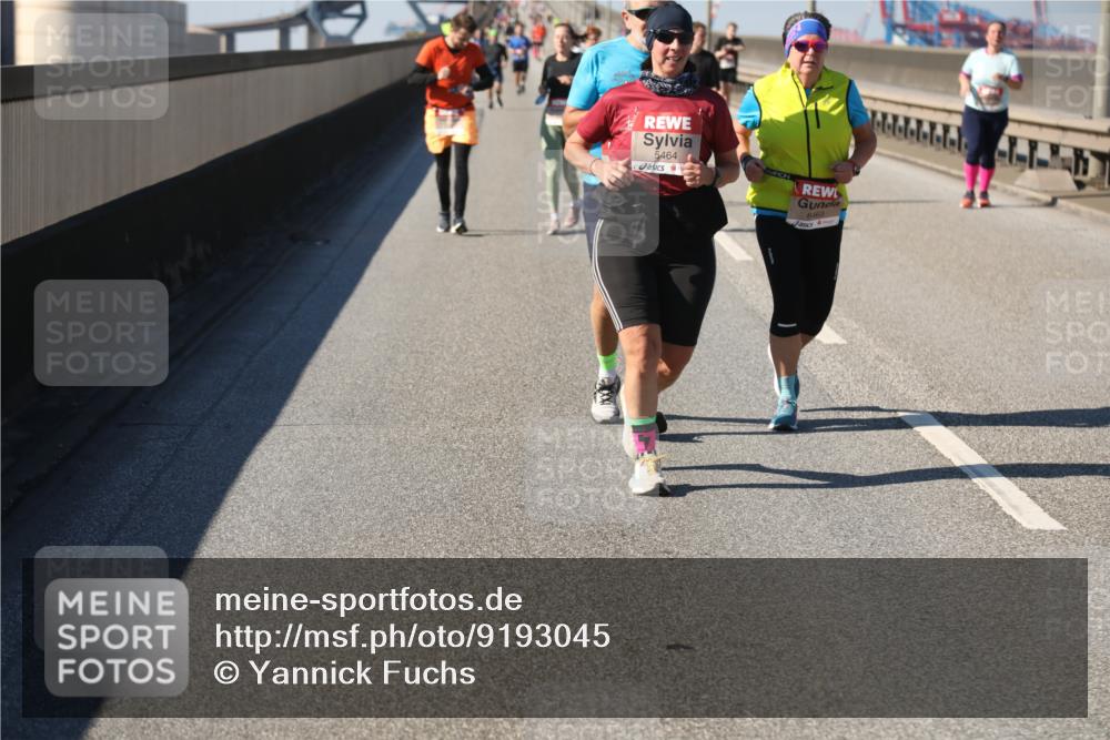 03.10.2025 - Köhlbrandbrückenlauf Yannick Fuchs http://msf.ph/oto/9193045 03.10.2025 12:15:29 Position 3 5464, 6463 meine-sportfotos.de