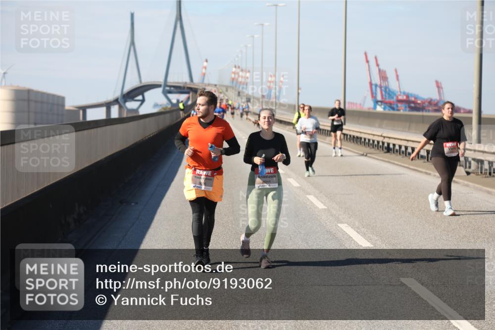 03.10.2025 - Köhlbrandbrückenlauf Yannick Fuchs http://msf.ph/oto/9193062 03.10.2025 12:15:33 Position 3 4944 meine-sportfotos.de