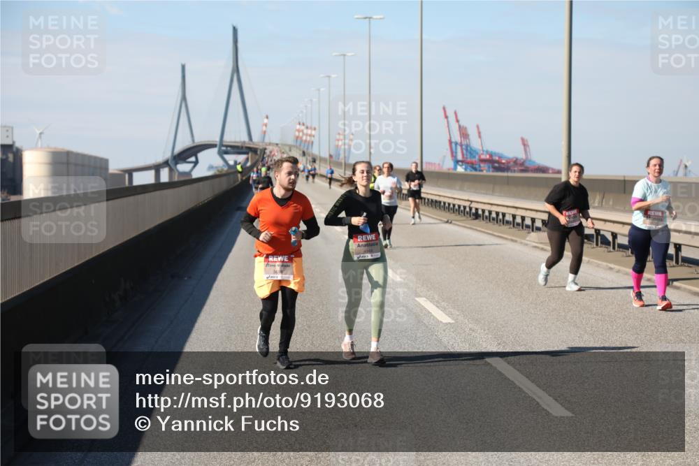 03.10.2025 - Köhlbrandbrückenlauf Yannick Fuchs http://msf.ph/oto/9193068 03.10.2025 12:15:34 Position 3 4944 meine-sportfotos.de
