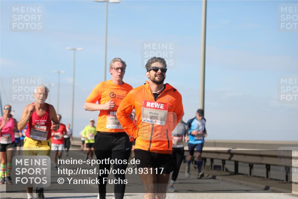 03.10.2025 - Köhlbrandbrückenlauf Yannick Fuchs http://msf.ph/oto/9193117 03.10.2025 11:54:47 Position 3 4426, 5852, 6726 meine-sportfotos.de