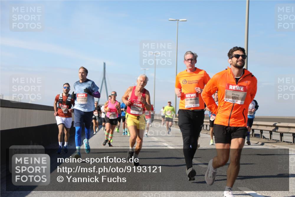 03.10.2025 - Köhlbrandbrückenlauf Yannick Fuchs http://msf.ph/oto/9193121 03.10.2025 11:54:47 Position 3 6028, 5852, 6726 meine-sportfotos.de