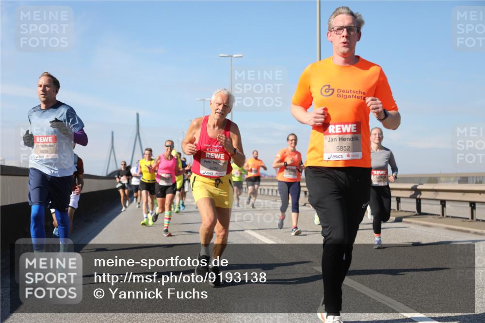 03.10.2025 - Köhlbrandbrückenlauf Yannick Fuchs http://msf.ph/oto/9193138 03.10.2025 11:54:49 Position 3 6028, 4426, 5852 meine-sportfotos.de