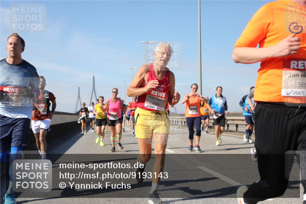 03.10.2025 - Köhlbrandbrückenlauf Yannick Fuchs http://msf.ph/oto/9193143 03.10.2025 11:54:49 Position 3 6028, 4426, 585 meine-sportfotos.de