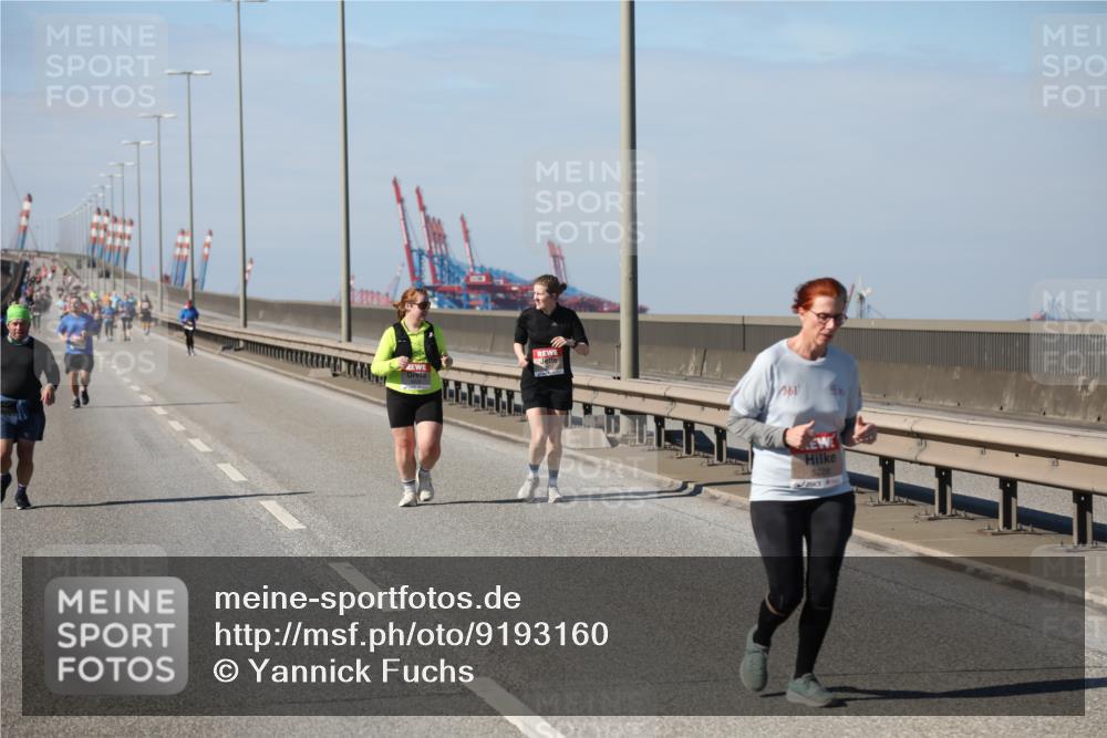 03.10.2025 - Köhlbrandbrückenlauf Yannick Fuchs http://msf.ph/oto/9193160 03.10.2025 12:15:43 Position 3 5228 meine-sportfotos.de