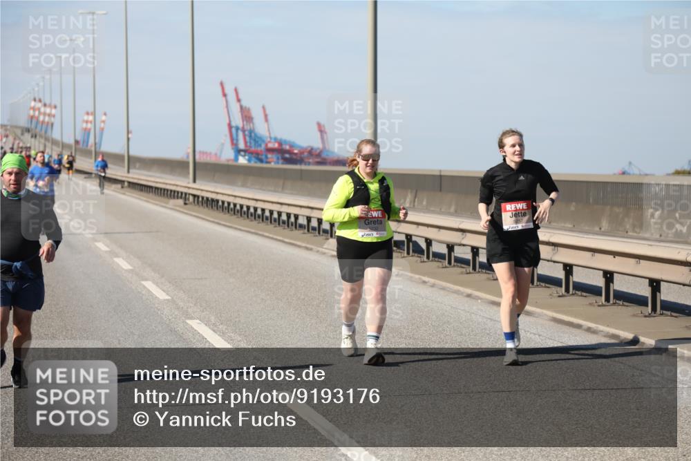 03.10.2025 - Köhlbrandbrückenlauf Yannick Fuchs http://msf.ph/oto/9193176 03.10.2025 12:15:47 Position 3 5232, 5257 meine-sportfotos.de