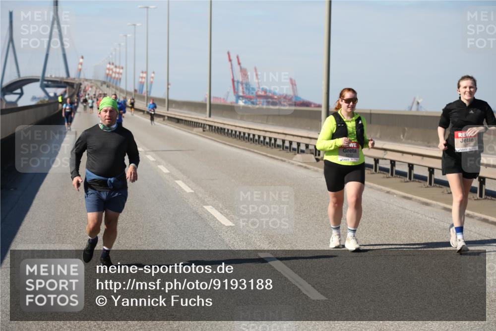 03.10.2025 - Köhlbrandbrückenlauf Yannick Fuchs http://msf.ph/oto/9193188 03.10.2025 12:15:47 Position 3  meine-sportfotos.de