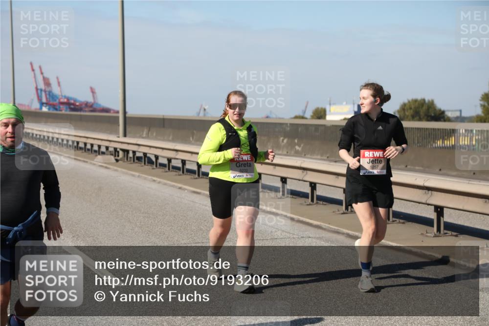 03.10.2025 - Köhlbrandbrückenlauf Yannick Fuchs http://msf.ph/oto/9193206 03.10.2025 12:15:49 Position 3 5232, 5257 meine-sportfotos.de