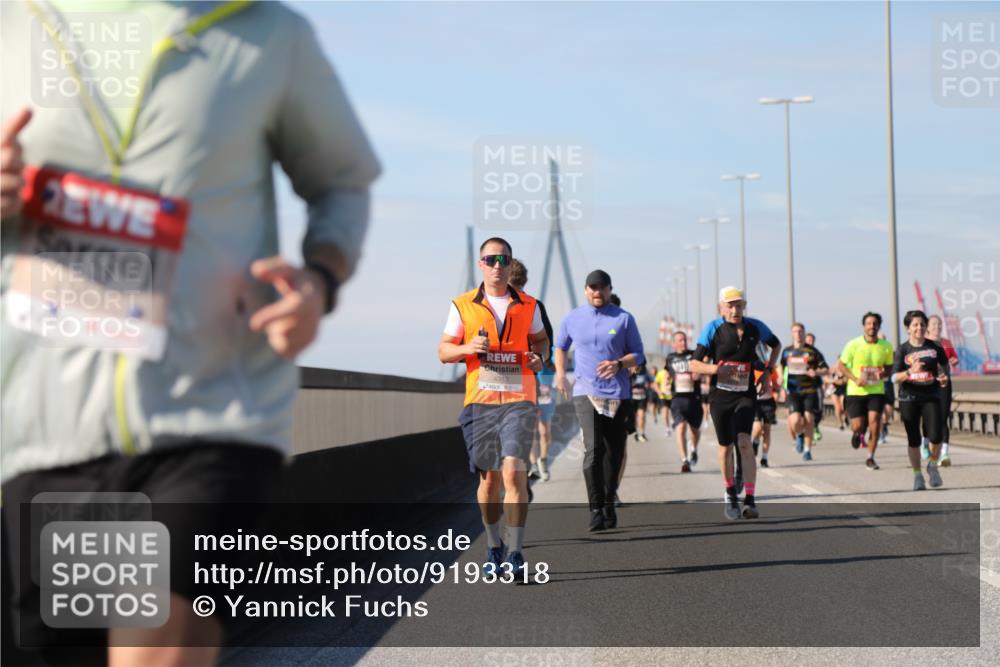 03.10.2025 - Köhlbrandbrückenlauf Yannick Fuchs http://msf.ph/oto/9193318 03.10.2025 11:55:02 Position 3 4313 meine-sportfotos.de
