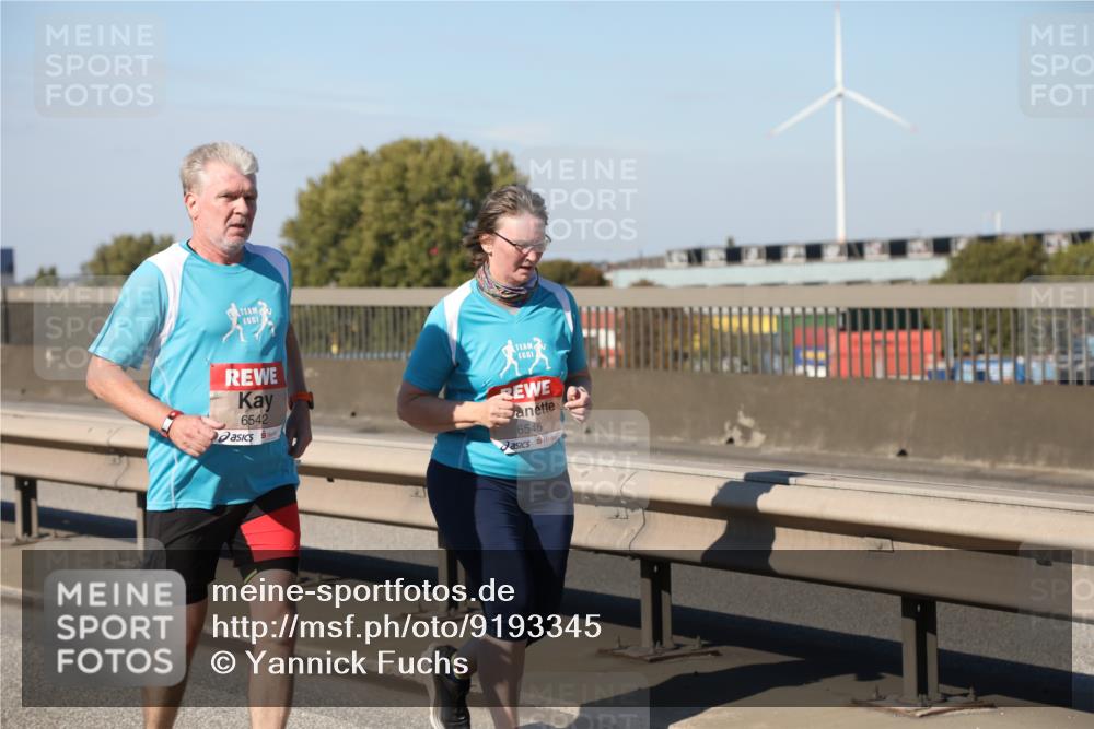 03.10.2025 - Köhlbrandbrückenlauf Yannick Fuchs http://msf.ph/oto/9193345 03.10.2025 12:16:53 Position 3 6542, 6546 meine-sportfotos.de
