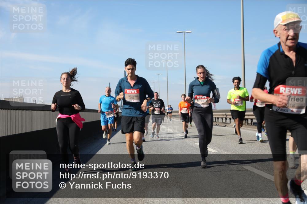 03.10.2025 - Köhlbrandbrückenlauf Yannick Fuchs http://msf.ph/oto/9193370 03.10.2025 11:55:07 Position 3 6788, 186, 318 meine-sportfotos.de