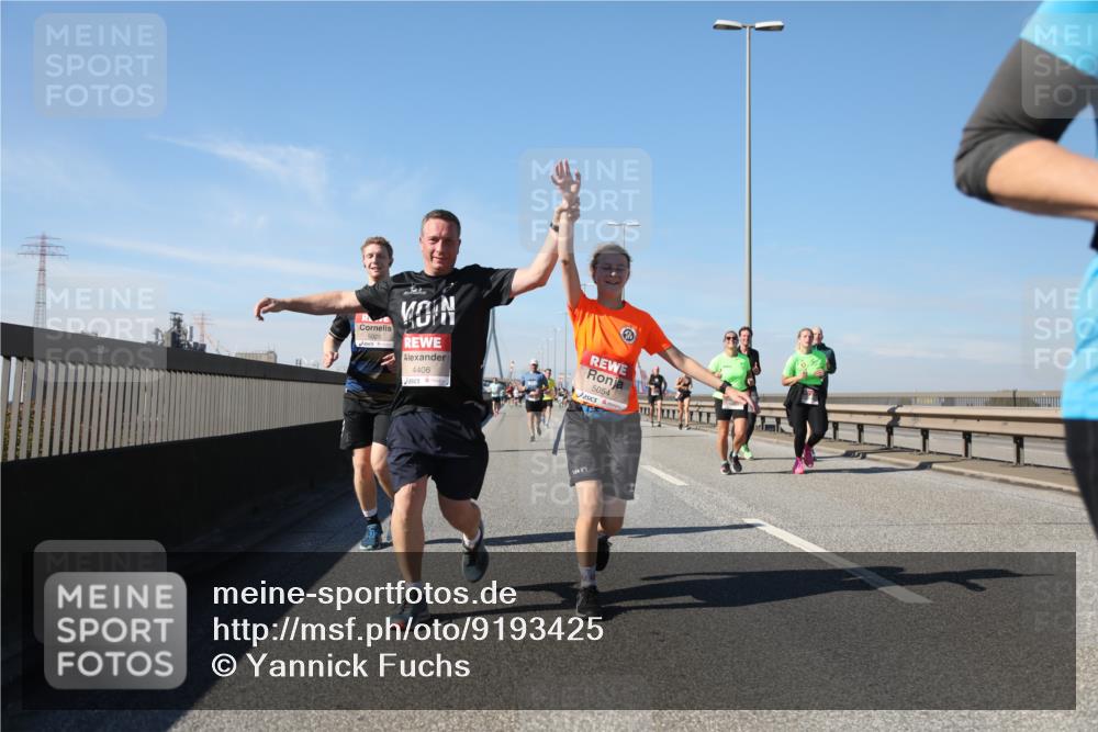 03.10.2025 - Köhlbrandbrückenlauf Yannick Fuchs http://msf.ph/oto/9193425 03.10.2025 11:55:12 Position 3 5025, 4406, 5054 meine-sportfotos.de