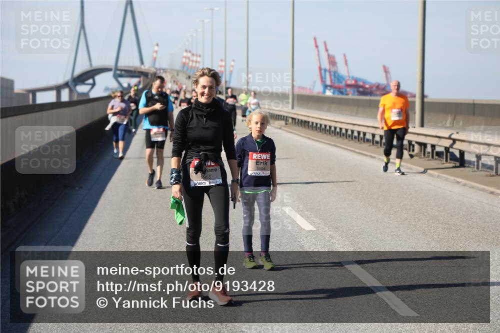 03.10.2025 - Köhlbrandbrückenlauf Yannick Fuchs http://msf.ph/oto/9193428 03.10.2025 12:17:05 Position 3 5905, 5904 meine-sportfotos.de