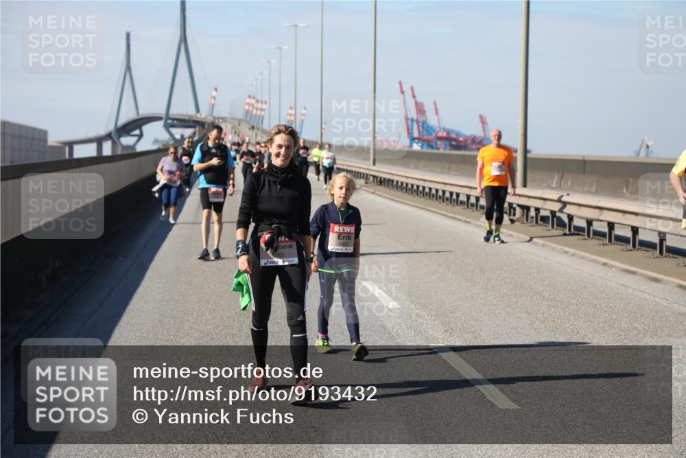 03.10.2025 - Köhlbrandbrückenlauf Yannick Fuchs http://msf.ph/oto/9193432 03.10.2025 12:17:05 Position 3 5905, 5904 meine-sportfotos.de