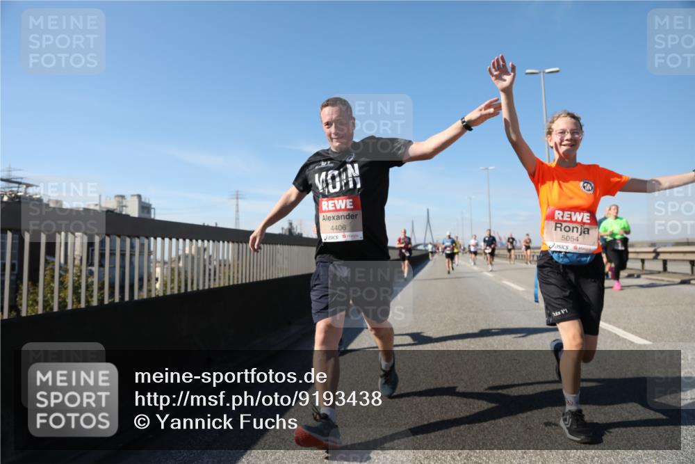 03.10.2025 - Köhlbrandbrückenlauf Yannick Fuchs http://msf.ph/oto/9193438 03.10.2025 11:55:12 Position 3 4406, 5054, 1 meine-sportfotos.de
