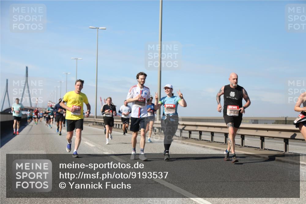 03.10.2025 - Köhlbrandbrückenlauf Yannick Fuchs http://msf.ph/oto/9193537 03.10.2025 11:55:18 Position 3 4559, 5678 meine-sportfotos.de