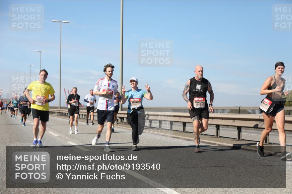 03.10.2025 - Köhlbrandbrückenlauf Yannick Fuchs http://msf.ph/oto/9193540 03.10.2025 11:55:19 Position 3 4559, 5678 meine-sportfotos.de