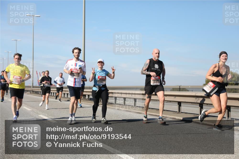 03.10.2025 - Köhlbrandbrückenlauf Yannick Fuchs http://msf.ph/oto/9193544 03.10.2025 11:55:19 Position 3 1887, 5678, 1797 meine-sportfotos.de